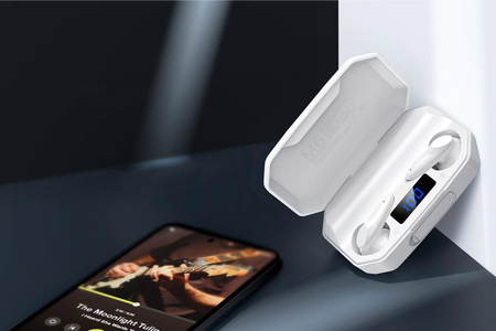 Bezprzewodowe słuchawki douszne z power bankiem Kruger&Matz M6 - kolor biały