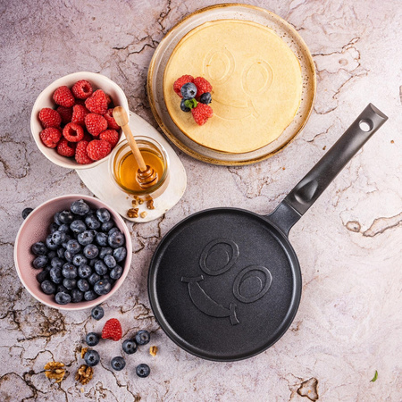 Patelnia do naleśników, wzór uśmiechnięta buźka, aluminiowa, nieprzywierająca powłoka, czarna, Ø18 cm, Klausberg, KB-7971 KB-7971