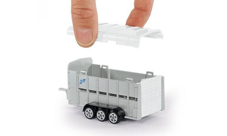 John Deere z Przyczepą do Przewozu Zwierząt