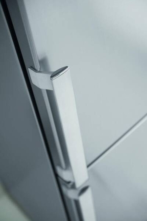 Chłodziarko-zamrażarka z dystrybutorem wody WB70I953X AQUA