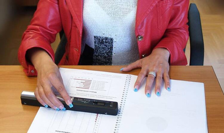 SCANLINE - Liniowy, ręczny, kolorowy skaner dokumentów A4 i mniejszych, rozdzielczość 900 dpi, zapis skanów na karcie T-Flash, zasilanie z 2 baterii AA