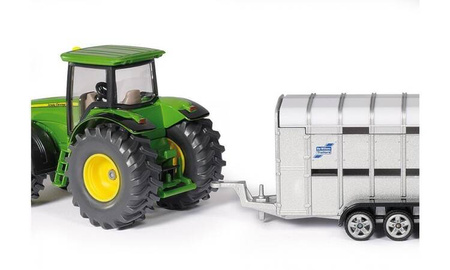 John Deere z Przyczepą do Przewozu Zwierząt