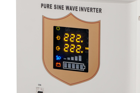 Zasilacz awaryjny KEMOT PROsinus-2000 przetwornica z czystym przebiegiem sinusoidalnym i funkcją ładowania 12V 230V 2000VA/1200W