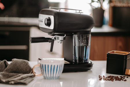 Kolbowy ekspres do kawy TEESA AROMA 400
