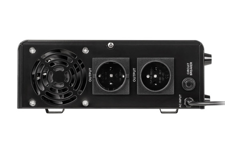 Zasilacz awaryjny naścienny KEMOT PROsinus-800 przetwornica z czystym przebiegiem sinusoidalnym i funkcją ładowania 12V 230V 800VA/500W