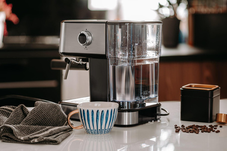 Kolbowy ekspres do kawy TEESA AROMA 450