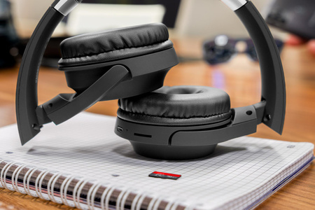 Bezprzewodowe słuchawki nauszne Kruger&Matz model Wave 2